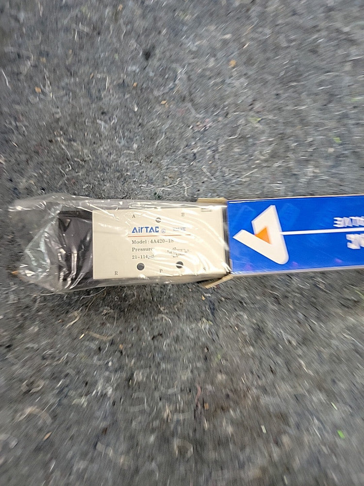 NEW Airtac 4A420-15 Double Air Piloted Pneumatic Valve