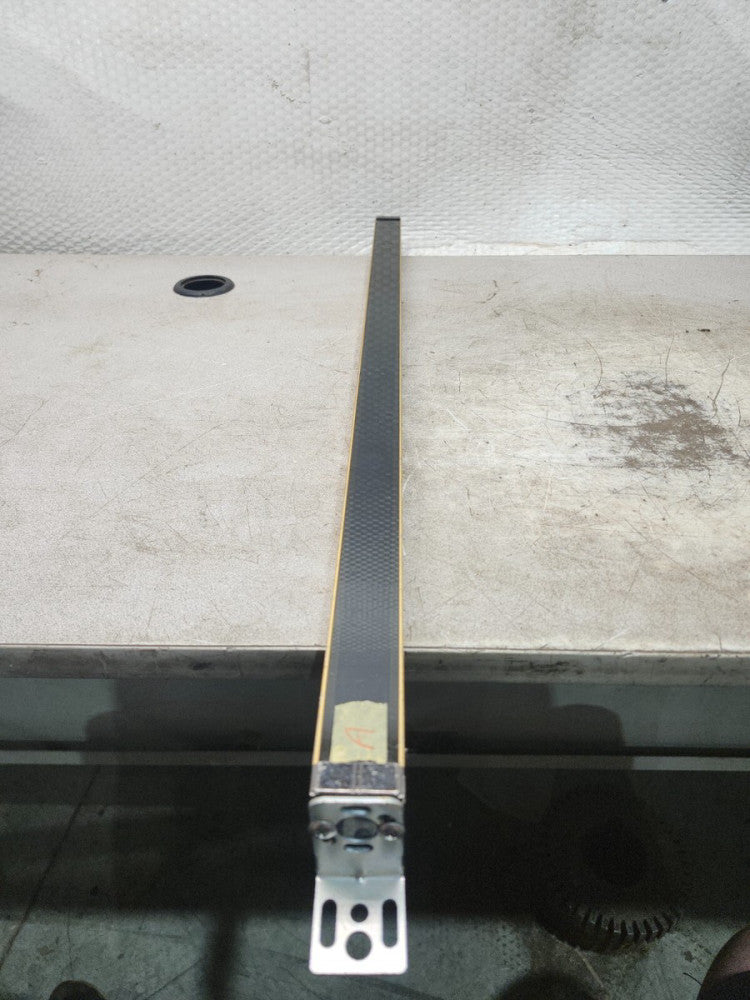 USED OMRON SAFETY LIGHT CURTIAN EMMITTER F3SN-A0742P25-L