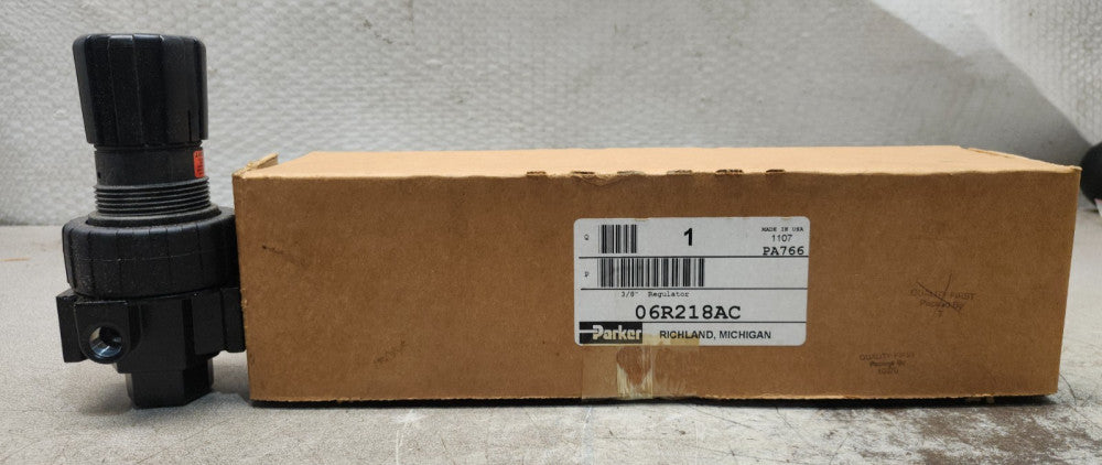 NEW IN BOX PARKER 3/8" PNEUMATIC REGULATOR 06R218AC