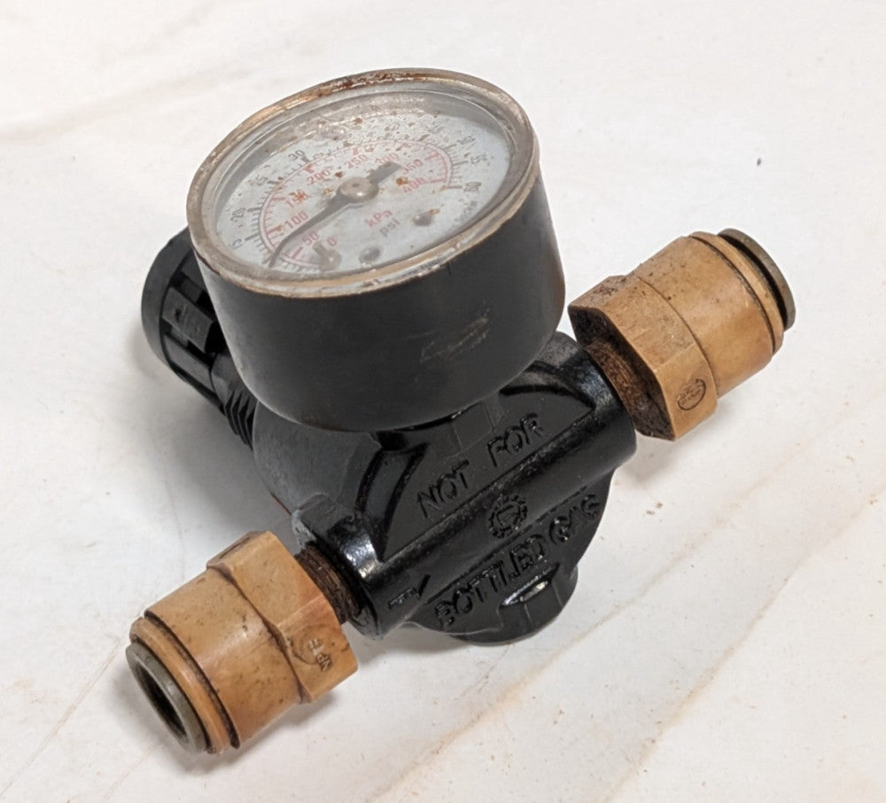 Wilkerson R03-01-000 Regulator, ABS Cast Bronze Tube Brass Socket Pressure Gauge