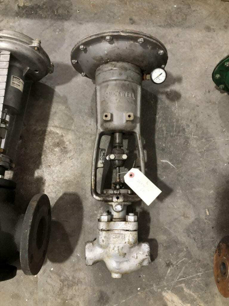 Honeywell 9101 1" Iron Pneumatic Globe Valve 18PSI