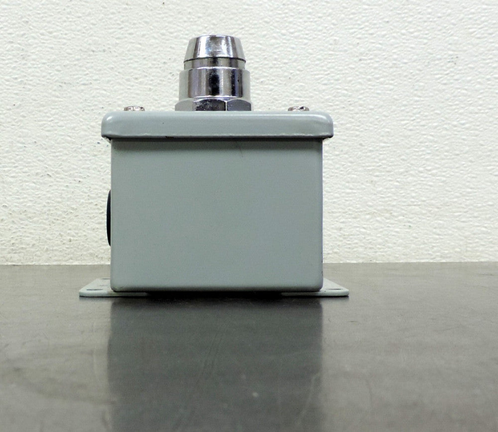 Hoffman E1PB Push Button Enclosure w/ Telemanique Square D Switch KA2 Series K
