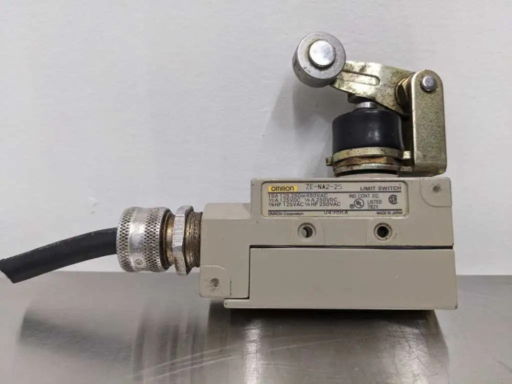 Omron ZE-NA2-2S Limit Switch 125, 250, 480, VAC, 125, VDC 15