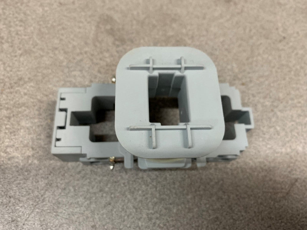 NEW NO BOX ALLEN BRADLEY CONTACTOR TC049