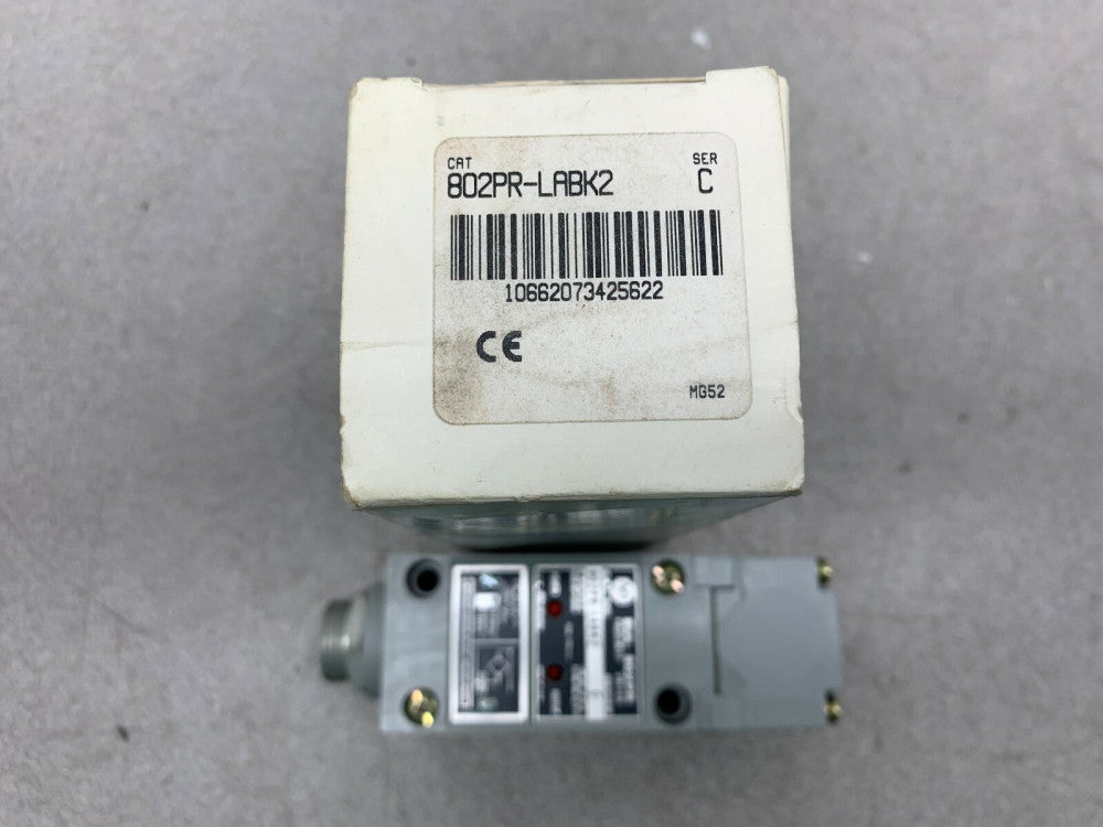 NEW IN BOX ALLEN BRADLEY SWITCH 802PR-LABK2 SERIES C