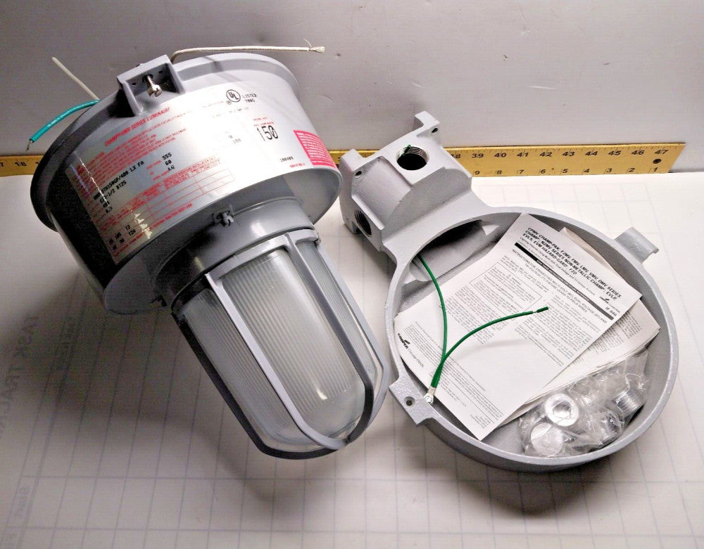 NEW COOPER CROUSE-HINDS 150 WATT LUMINAIRE FOR HAZARDOUS LOCATIONS VMVS3TW150GP