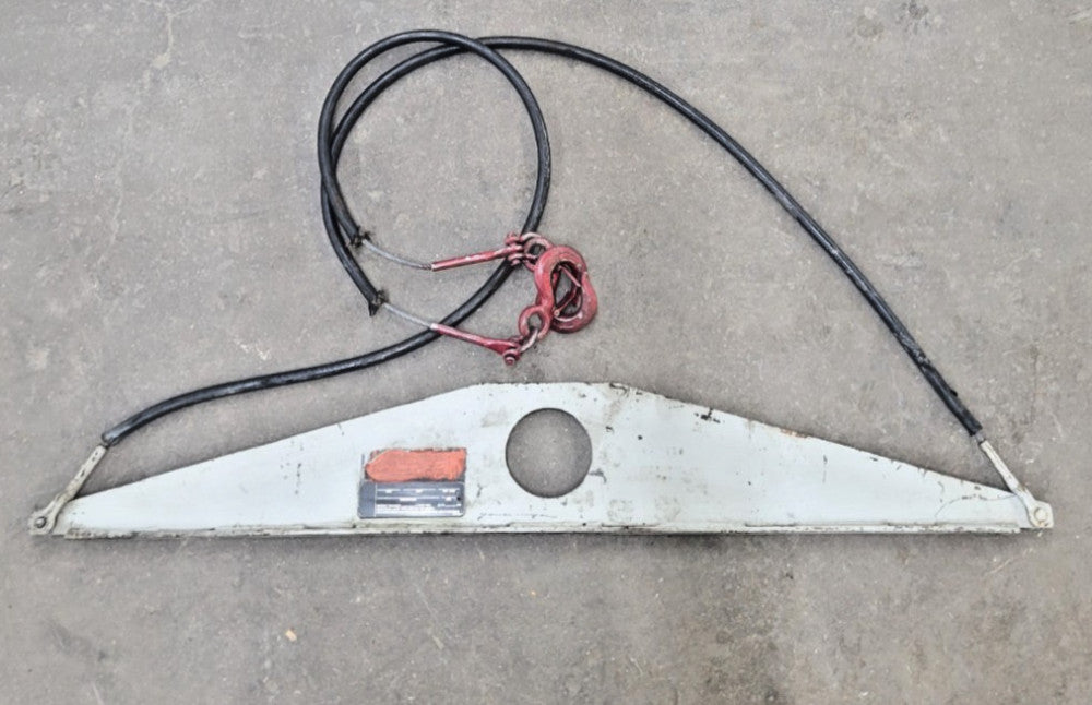 UNITED TECHNOLOGIES SPREADER BEAM PWA7356 CAPACITY 900 LBS THICKNESS 3/8"