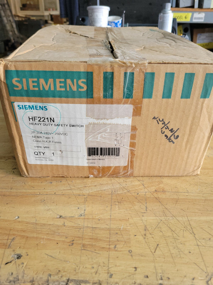 SIEMENS HEAVY DUTY SAFETY DISCONNECT SWITCH FUSIBLE 30A 2POLE 240V 3W HF221N