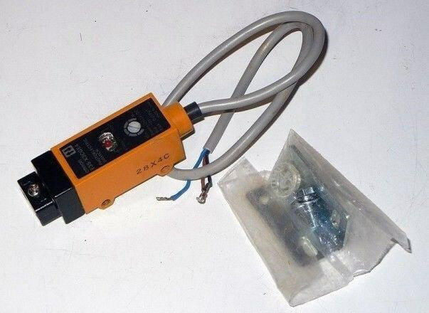 Omron - Photoelectric Switch - MODEL E3S-X3CGE4 - NEW IN THE BOX 