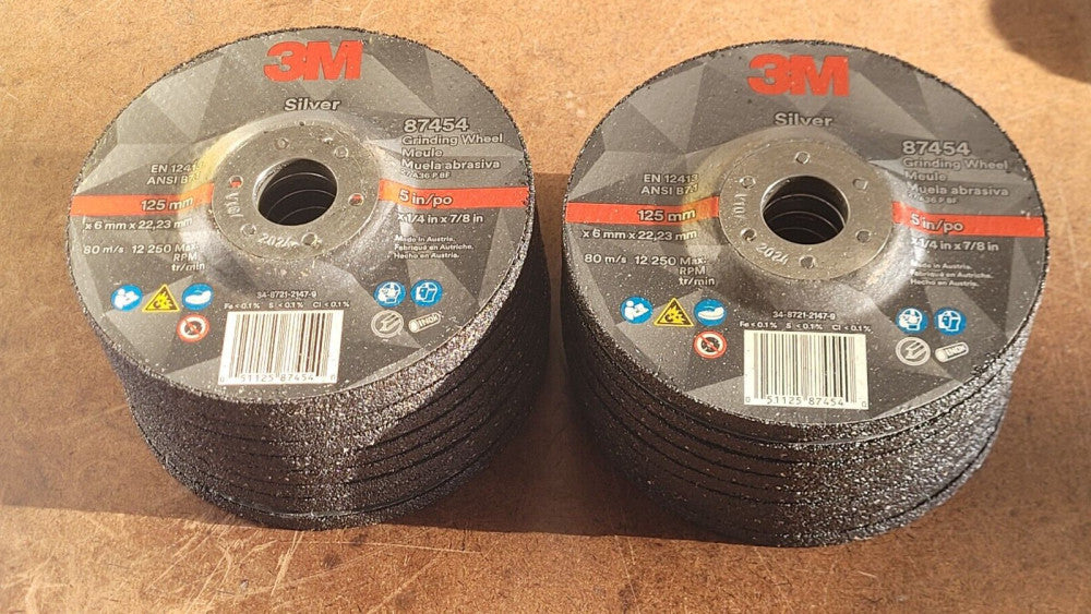 Lot of 18 3M 87454 Silver Grinding Wheels 5" Diameter 1/4" Thick 7/8" Hole