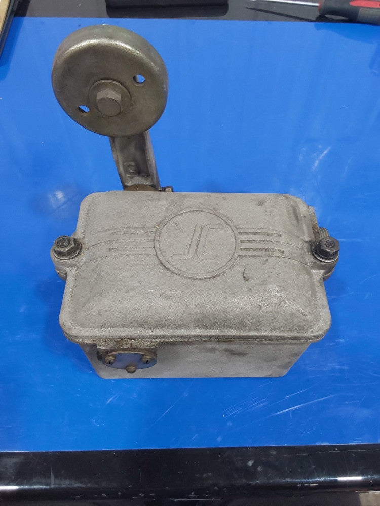 HLLA-2 W/A102-302347 ARM JOSLYN CLARK HEAVY DUTY LIMIT SWITCH NO BOX