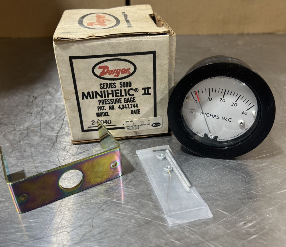 NEW DWYER MINIHELIC II SERIES 2-5040 Nos Surplus