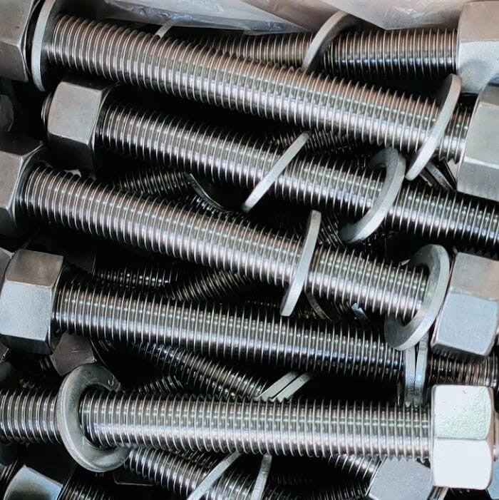 Flange Hardware Kit 32" Class 150, (28) B8M Stud, (56) 8M Nut, (56) 316 Washer