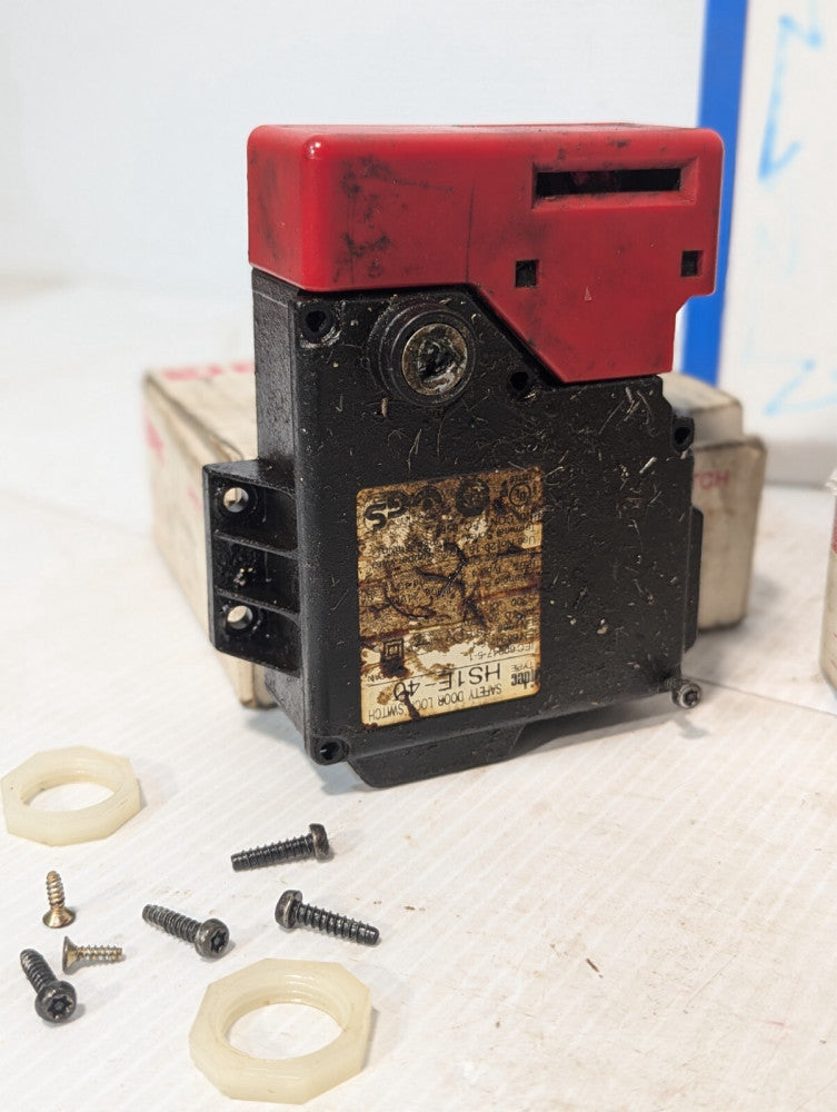 IDEC HS1E-40 Safety Door Lock Switch, GS-ET-19 24VDC 250VAC