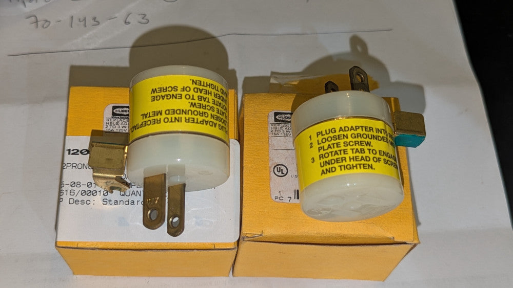 (1) NIB HUBBELL HBL5273L  2 TO 3 WIRE ADAPTER 15 AMP 125 VOLTS 5273L USA