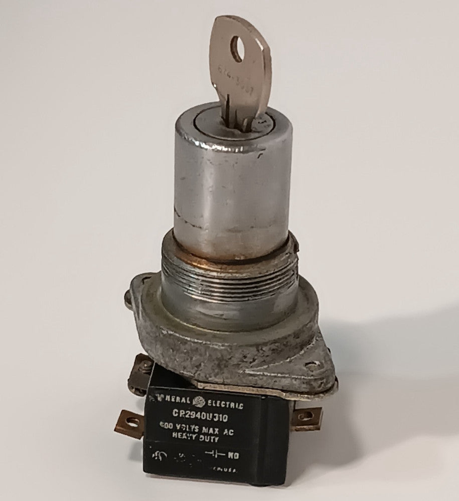 General Electric CR2940U310 key-operated selector switch, 600VAC, Heavy Duty