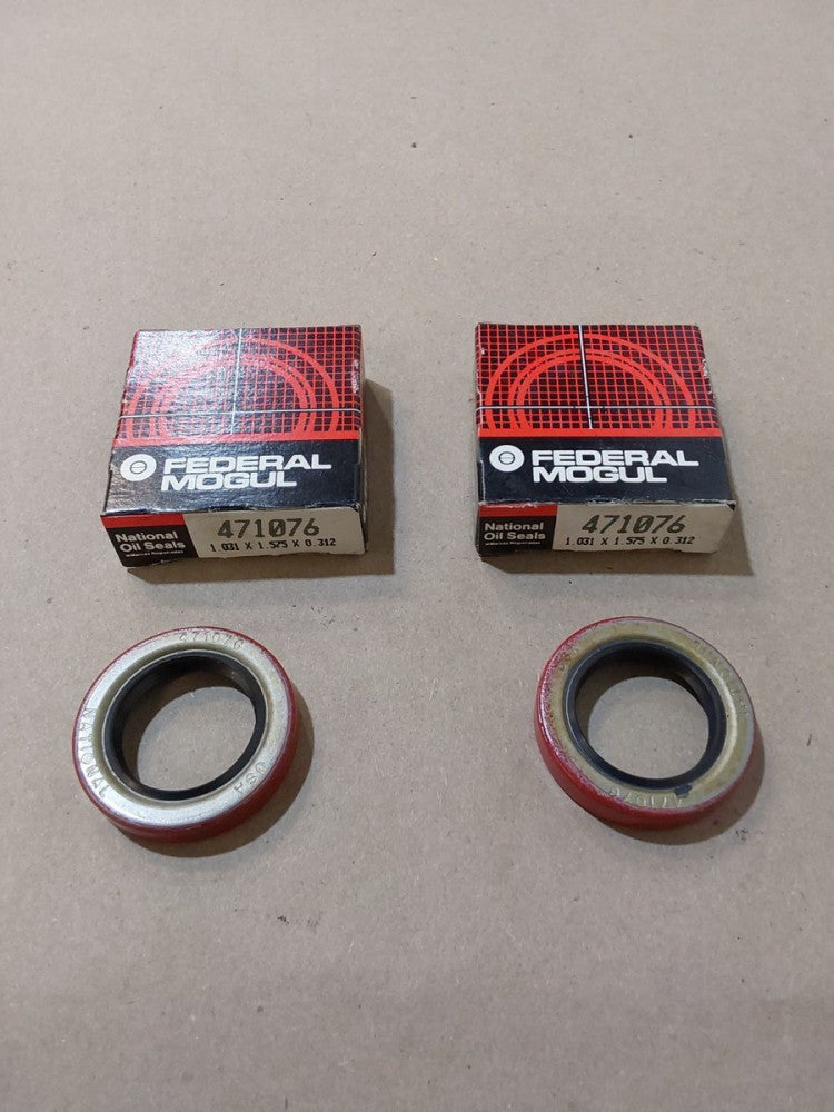FEDERAL MOGUL 471076 OIL SEAL  (Lot Of 2)