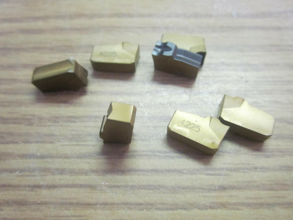 1/2" x 0.28" x .20" 4225 Carbide Grooving Inserts - Lot of 7