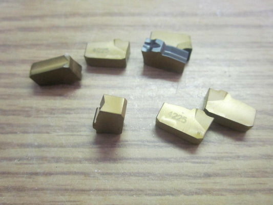 1/2" x 0.28" x .20" 4225 Carbide Grooving Inserts - Lot of 7