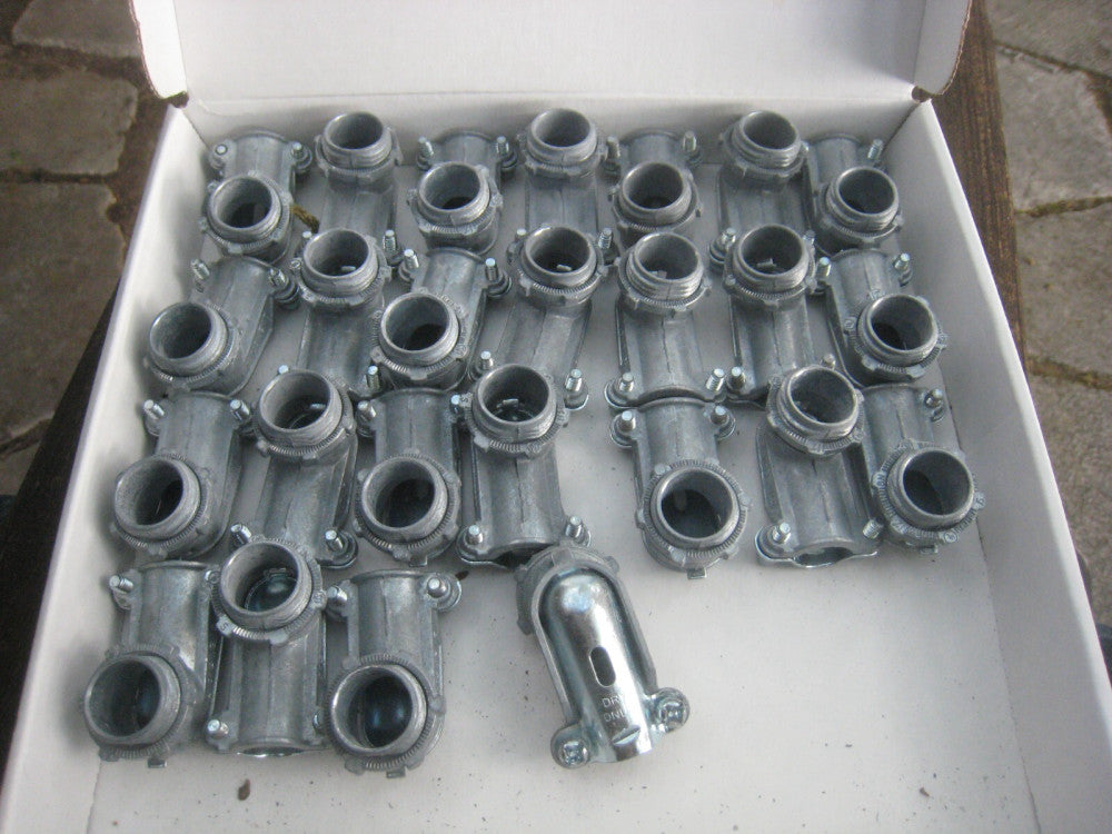 25  pcs Sigma Electric Clamp Conduit Connector Die-cast Zinc 90Â° 49801