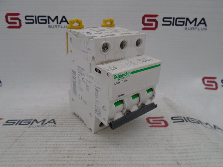 SCHNEIDER ELECTRIC A9F89332 CIRCUIT BREAKER