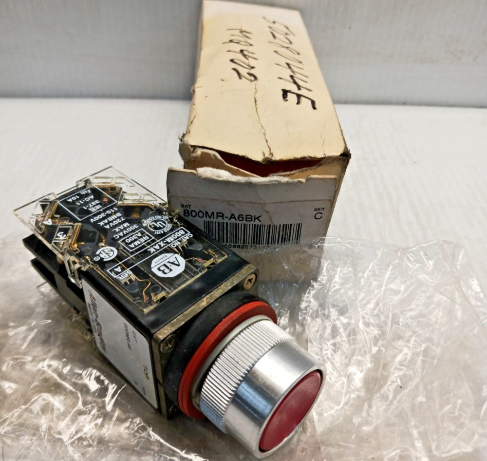 New Allen Bradley 800MR-A6BK Push Button with 800M-XAK Contact
