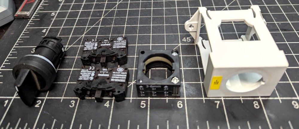 Siemens 22MM 3 Position Maintained Selector Switch Plastic Round NEW [B8BC]