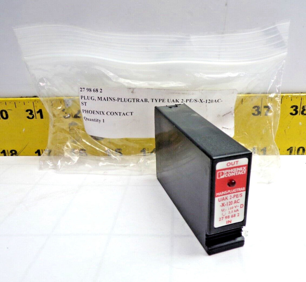 New Phoenix Contact Type 3 Surge Protection Plug 120 VAC  UAK 2-PE/S-X-120AC-ST
