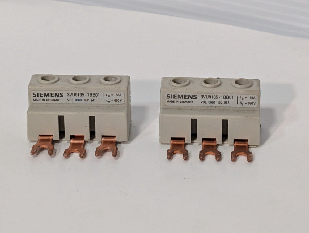 Lot of 2 Siemens 3VU9135-1BB01 Busbars Line Side Feedbars, 65A, 600V, As Shown