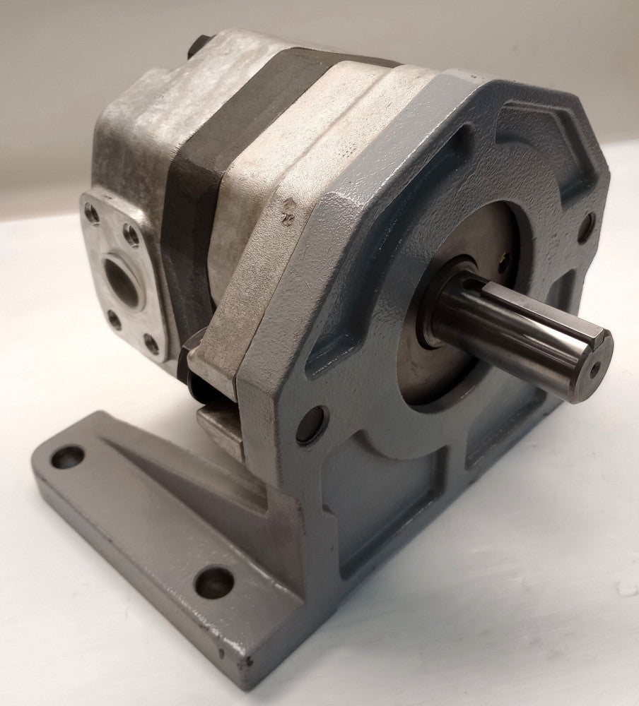 Toyooki TCP5-L100-MR1-A Internal Gear Pump 1-1/2" Keyed Shaft 3-1/8" Shaft Lngth