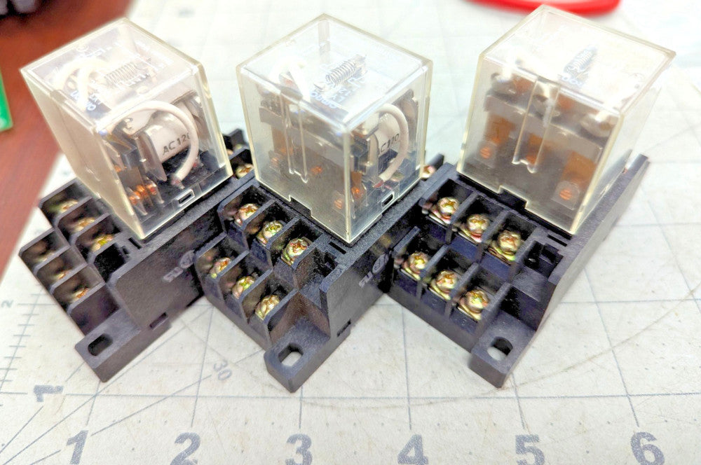 3 Omron LY3-AC120 General Purpose Relay & Socket Base 19Z1YT WORKING PULL [OF22]
