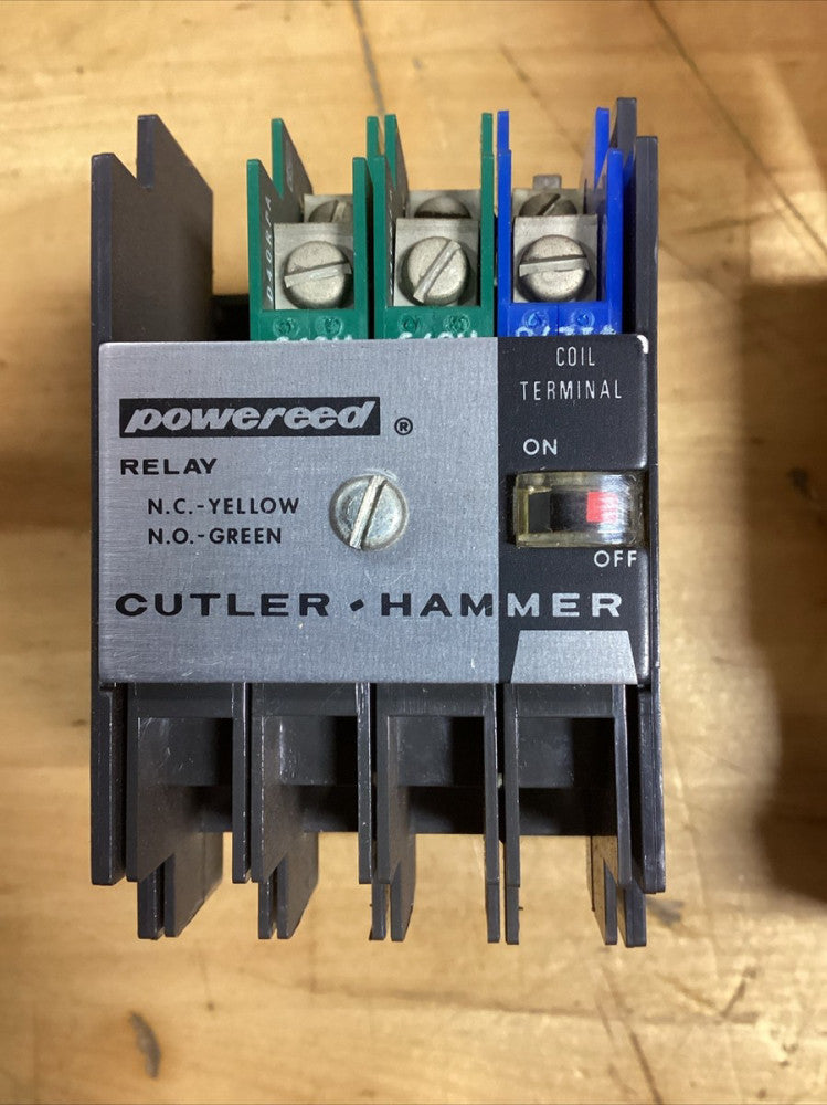 CUTLER HAMMER TYPE R D40RB SER A2 120 V 50/60 Hz POWEREED RELAY