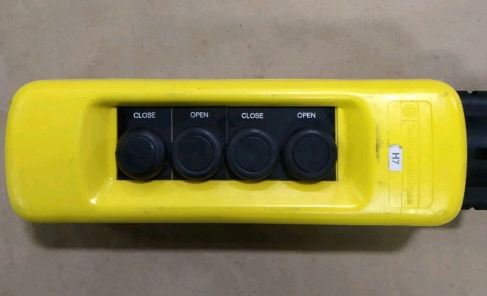 Telemecanique Push Button Pendent Control Station   XAC-A04    XAC-A05 E46