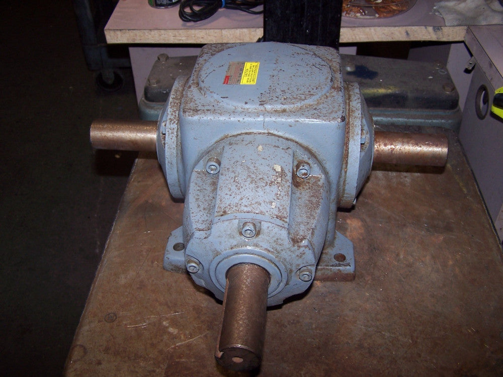 BOSTON GEAR 1:1 RIGHT ANGLE GEAR REDUCER R158-BM1  53.46 HP 1834 LB-IN 