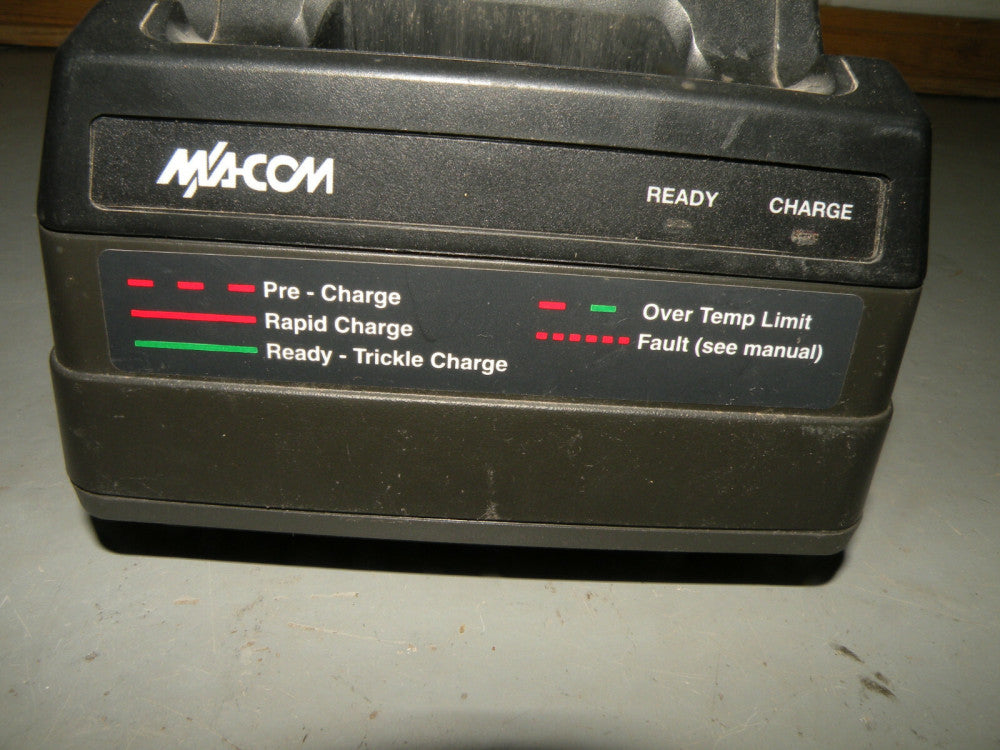 M/A-Com Universal Desk Battery Charger Bml 161 78/20 R7A