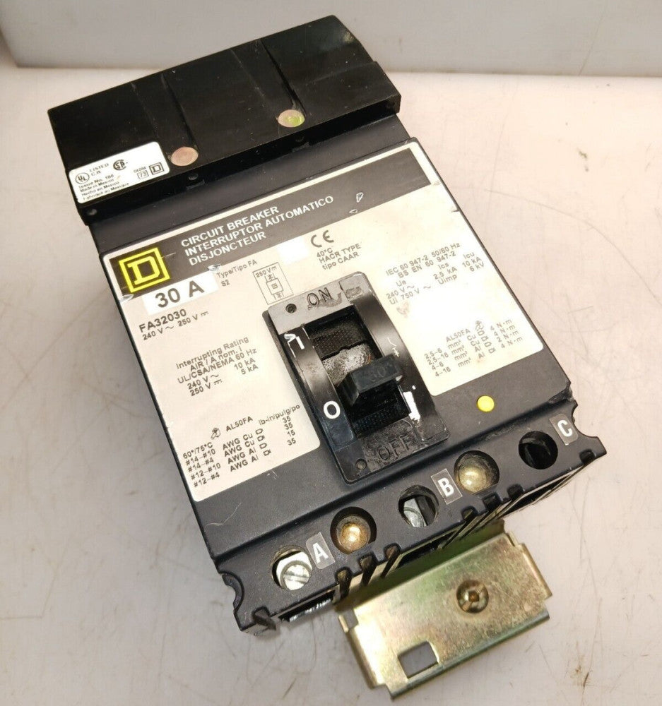 SQUARE D 30 AMP I-LINE CIRCUIT BREAKER 3 POLE 240 VAC FA32030