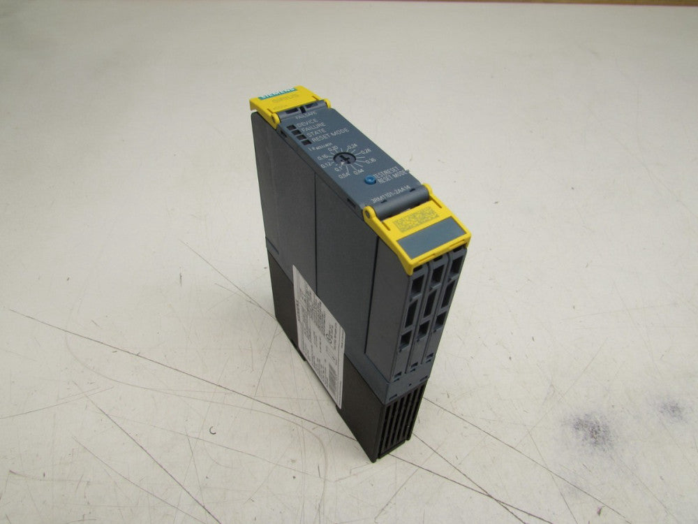 SIEMENS 3RM1101-2AA14 AC SEMICONDUCTOR MOTOR STARTER N/NIB! MAKE OFFER!