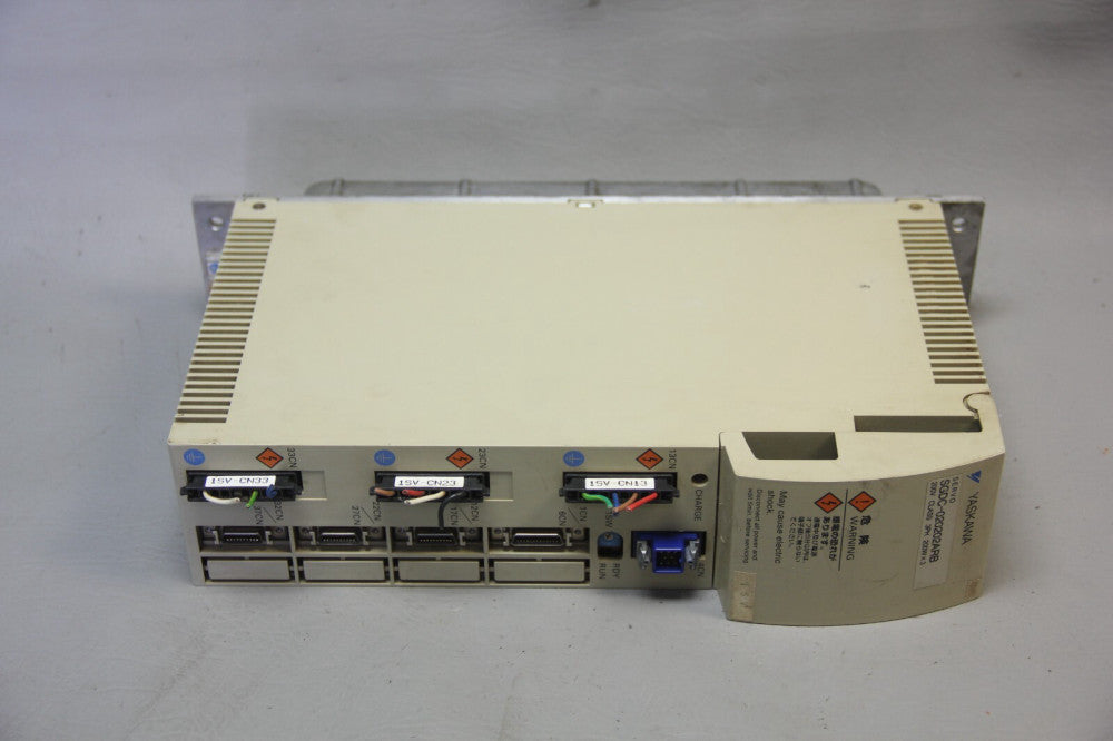 YASKAWA DRIVEPACK SERVO UNIT SGDC-020202ARB