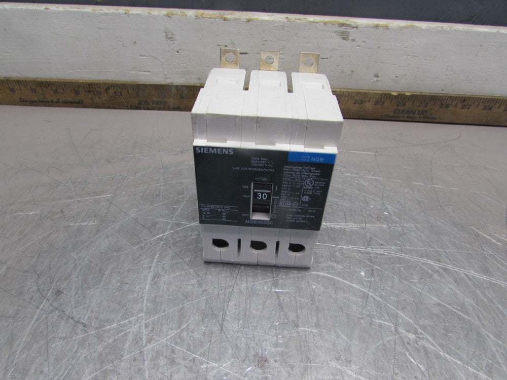 SIEMENS NGB3B030 ,CIRCUIT BREAKER,  3P-30 AMP /480V  GOOD TAKEOUT! MAKE OFFER!