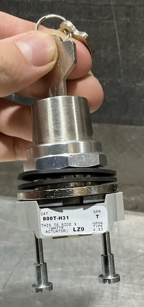 Allen Bradley 800T-H31A 2 Pos Selector Switch Nos Surplus