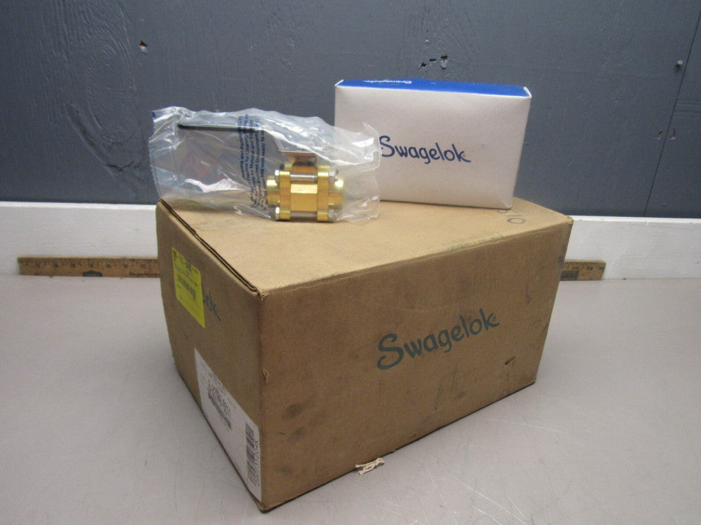 CASE OF 10QTY SWAGELOK B-63TF8-SC11 BRASS 3-PIECE 60-SERIES 1/2" BALL VALVE NEW!