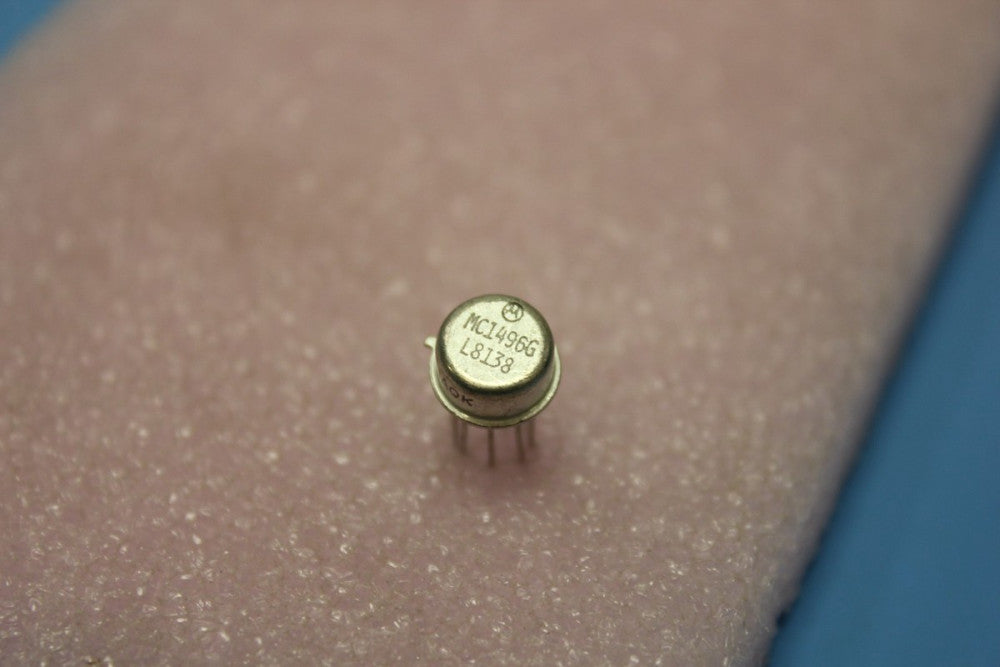 Unused Motorola Balanced Demodulator Metal Can 10 Pin MC1496G
