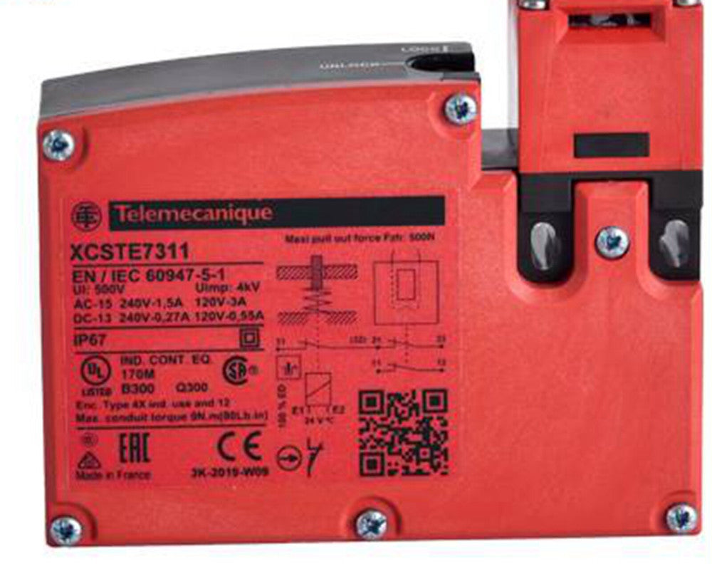 One Brand New SCHNEIDER XCS-TE7311 Safety Door Switch