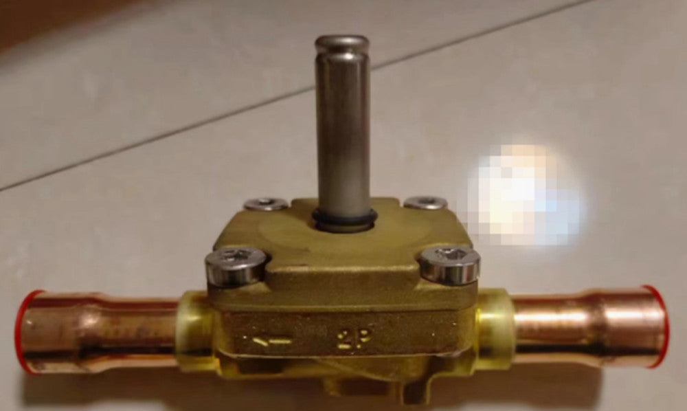 One Brand New DANFOSS EVR32 032L1105 Solenoid Valve