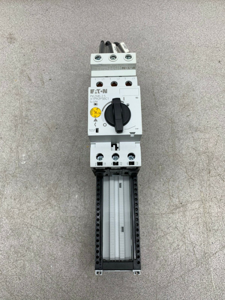NEW TAKEOUT EATON PKZM0-2.5 MOTOR MROTECTOR XTPR2P5BC1 WITH RITTALSV 9340.370