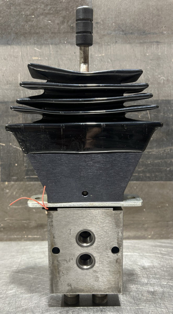 Nos Surplus Rexroth Sigma 2X2 TH6 544 10/05 Hydraulic Joystick Tap Control Unit