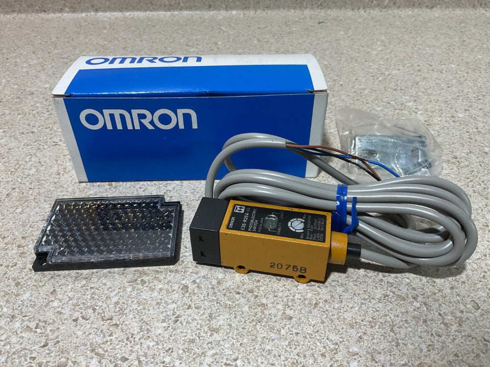 Omron E3S-R2E4-40 NEW