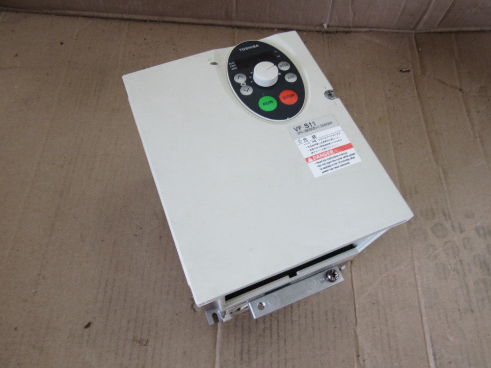 TOSHIBA VFS11-4022PL-WN(R5) TRANSISTOR INVERTER 380/500V 3HP 5.5A NICE USED !!