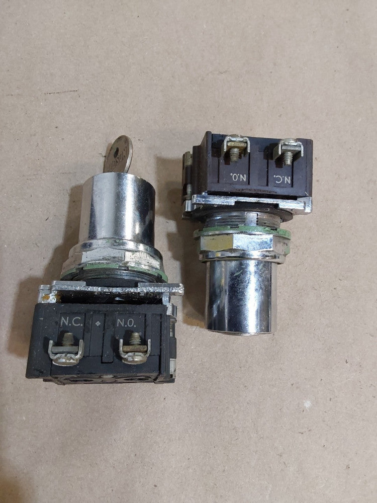 10250T15111, And 10250T1, Eaton Cutler-Hammer Selector Switch And Contact  Block