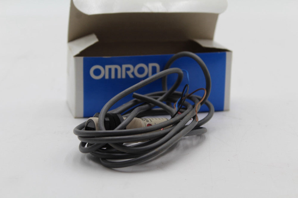 Omron E3F2-R2C4 Photoelectric Switch